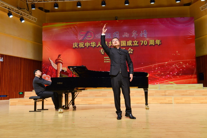 2男中音独唱《我和我的祖国》.jpg